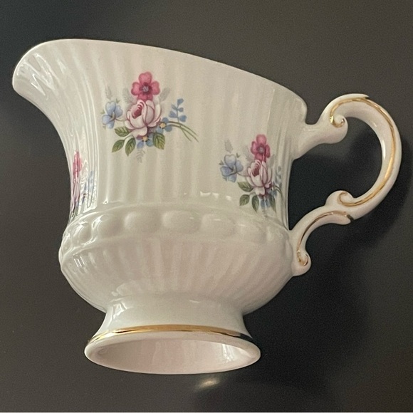 Elizabethan 3280 Vintage Footed Mini Creamer and Sugar and Mini Open Sugar Bowl - Picture 4 of 9